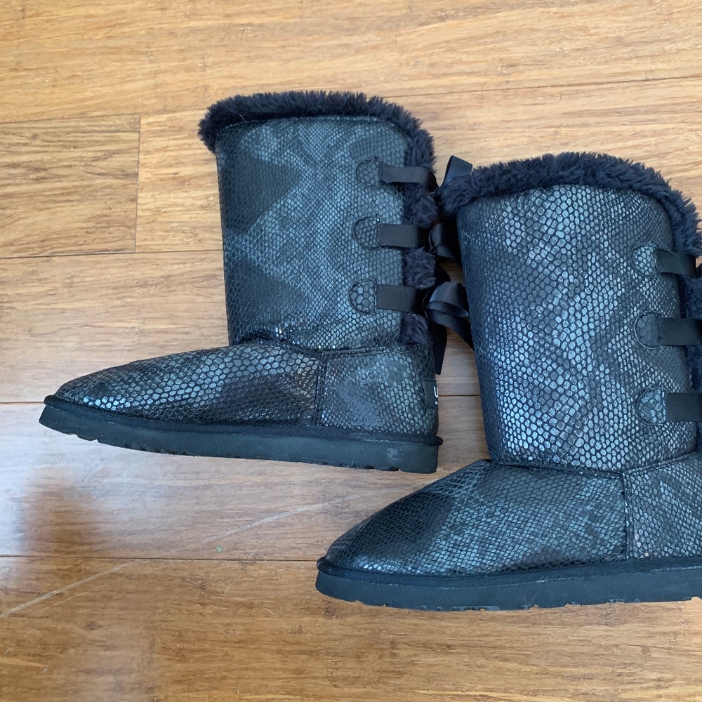 Ugg Size 9 Black Snakeskin Bowtie Boots